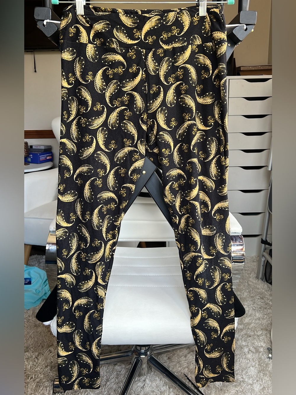 Lularoe pattern leggings